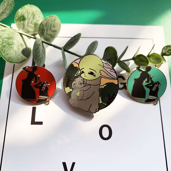 Fabricant en gros pas de minimum bricolage concepteur métal artisanat cadeaux broche doux dur logo personnalisé insigne épinglette épingles en émail pour vêtements