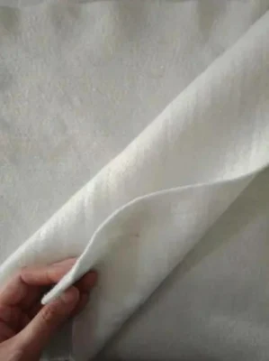 Tissu géotextile à filament aiguilleté en polypropylène/polyester utilisé pour la construction de routes avec géogrille